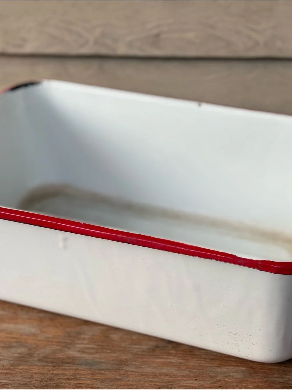 White and Red Enamel Baking Dish - Classic Home Kitchen Roaster